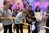 Adly ditemui pada Program Jom Shopping Barangan Sekolah 2026 di sebuah pasar raya, di Pulau Sebang.