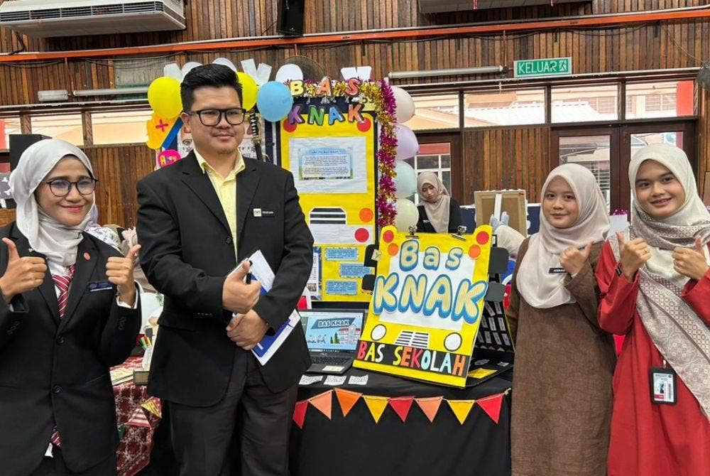 Dr Ridzuan (dua dari kiri) bertugas sebagai juri dalam Pameran Inovasi Digital peringkat IPG Kampus Kota Bharu, Kelantan.