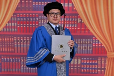 Kisah Dr Ridzuan menjadi bukti nyata bahawa kegigihan dan ketabahan boleh mengubah nasib.