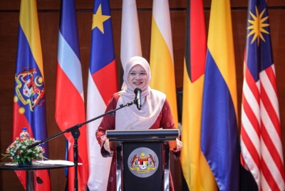 Fadhlina ketika menyampaikan ucapan pada Majlis Amanat Tahun Baharu 2026 di KPM pada Jumaat. 