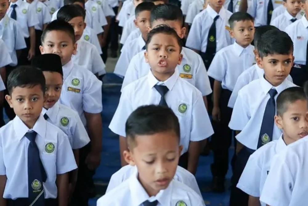 Ragam dan gelagat ceria murid-murid dirakam pada hari pertama sesi persekolahan di SK Raja Perempuan Muzwin. 