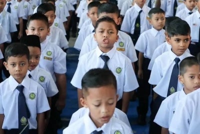 Ragam dan gelagat ceria murid-murid dirakam pada hari pertama sesi persekolahan di SK Raja Perempuan Muzwin. 