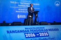 Anwar berkata, langkah itu sekali gus menjadikan kedua-dua kelompok secara rasmi adalah pelajar pendidikan tinggi.