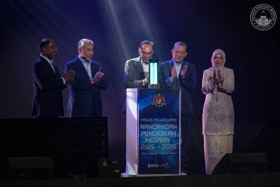 Anwar (tengah) di majlis pelancaran Rancangan Pendidikan Negara (RPN) 2026-2035. Foto: Facebook Anwar Ibrahim