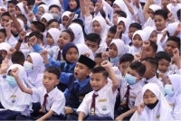 KPM telah menyediakan Kurikulum Persekolahan 2027 yang disesuaikan dengan tahap kognitif murid, termasuk mereka yang mungkin belum mengikuti prasekolah agar dapat menguasai kemahiran asas dengan berkesan. Foto hiasan 