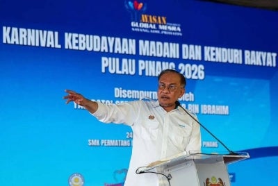 Anwar menyampaikan ucapan pada Karnival Kebudayaan MADANI dan Kenduri Rakyat Pulau Pinang 2026 di Sekolah Menengah Kebangsaan Permatang Pasir. 