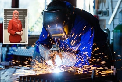 Antara teras paling signifikan dalam RPTM ialah penekanan terhadap Lonjakan 3: Kompetensi TVET Termaju, yang meletakkan TVET sebagai tunjang kepada daya saing masa depan Malaysia. Foto: Canva. Gambar kecil: Dr Massila