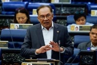 Anwar ketika sesi pertanyaan-pertanyaan dan jawab lisan pada Mesyuarat Pertama, Penggal Kelima Parlimen ke-15 Dewan Rakyat di Bangunan Parlimen. 