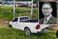 Seorang pengetua maut selepas pacuan empat roda yang dipandunya terbabas dan merempuh tiang elektrik di Kudat. Gambar kecil: Mangsa, Ahmad Mehdunah