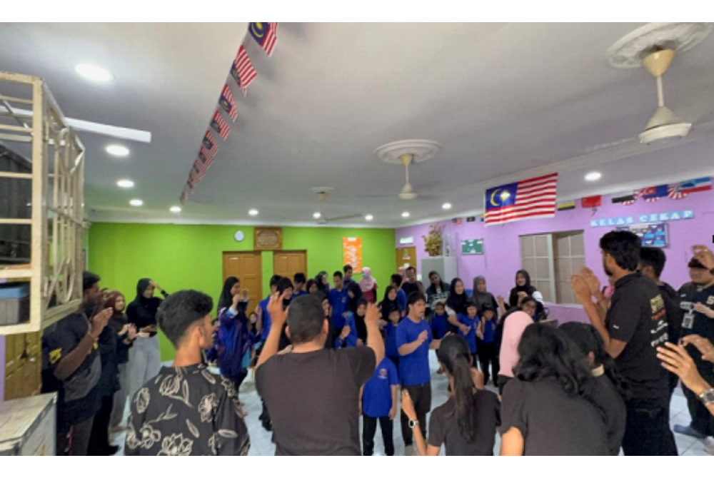 Aktiviti nyanyian dan tarian yang melibatkan mahasiswa UNISEL dan anak-anak OKU bagi mewujudkan suasana ceria dan interaksi positif.