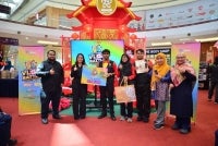 Pasukan Lensa Citra SMK Sungai Kapar Indah, Klang berjaya meraih tempat pertama dalam Vlog Battle 2026 @Alamanda Shopping Centre, Putrajaya.