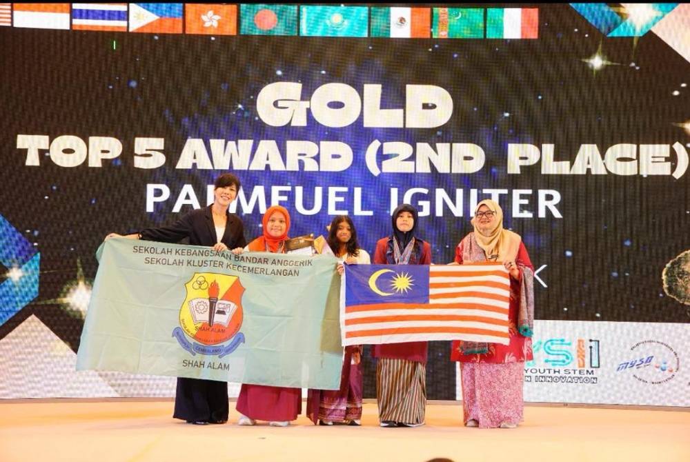 Kumpulan Paw-Away Repellent Spray dan PalmFuel Igniter berjaya meraih Anugerah Lima Terbaik (Tempat Kedua), dua pingat emas dan pemenang Anugerah Pilihan Panel sekali gus mengharumkan nama sekolah di peringkat antarabangsa. 