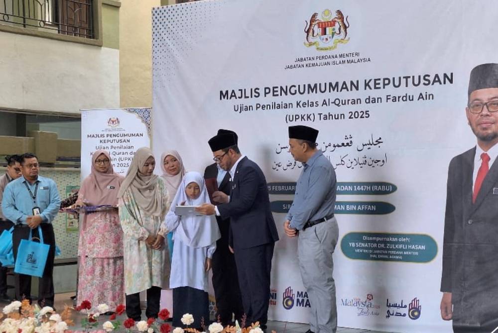 Zulkifli (tengah) ketika menyempurnakan Majlis Pengumuman Keputusan UPKK 2025 pada Rabu. Foto: Bernama 