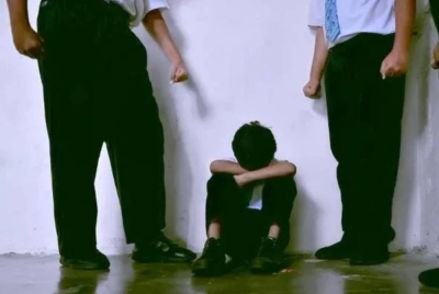 KPM memaklumkan 2024 merekodkan bilangan kes buli tertinggi, iaitu 7,681 kes melibatkan 1,992 kes di sekolah rendah dan 5,689 kes di sekolah menengah. - Gambar hiasan