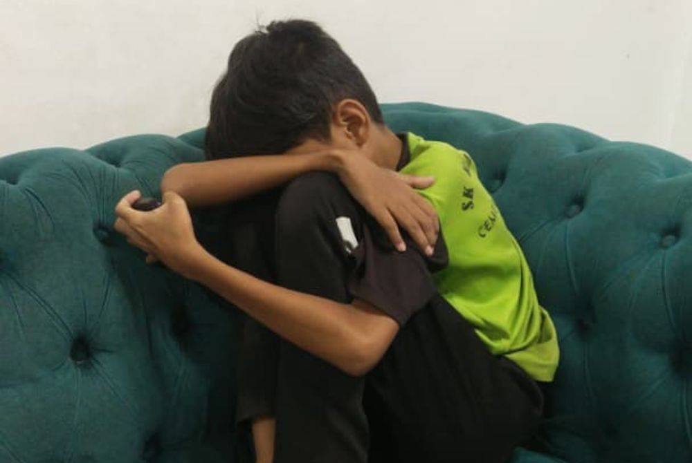 Mangsa bukan sahaja memerlukan bimbingan profesional, malah peranan ibu bapa amat penting dalam proses pemulihan keyakinan diri. - Gambar hiasan