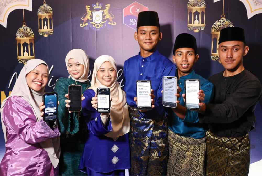 Bantuan diberikan bukan sekadar untuk menampung kos harian, tetapi juga sebagai galakan untuk kembali berbakti kepada Johor dan menyumbang kepada pembangunan masyarakat serta modal insan negeri.