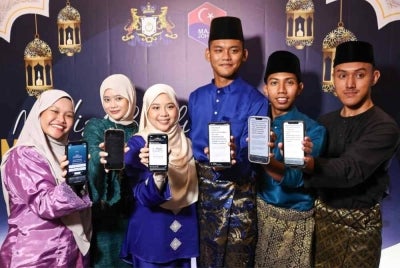 Bantuan diberikan bukan sekadar untuk menampung kos harian, tetapi juga sebagai galakan untuk kembali berbakti kepada Johor dan menyumbang kepada pembangunan masyarakat serta modal insan negeri. 