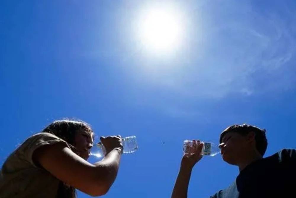 Setakat ini, keadaan cuaca di Terengganu masih terkawal dengan suhu maksimum dicatatkan pada tahap 33 darjah Celsius. - Gambar hiasan 