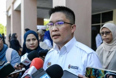 Kah Woh ketika sidang media mengenai insiden dua pelajar IPG Kampus Perlis yang ditemukan lemas semasa melakukan aktiviti berkayak. 
