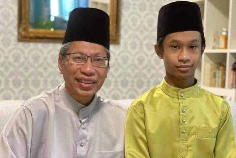 Daniel (kanan) bersama bapa tercinta, Zaim Al-Amin.