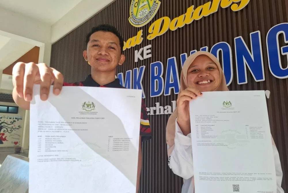Semoga Nirzarkri (kiri) dan Mek Sofia terus melakar kejayaan cemerlang dalam akademik dan menjadi inspirasi kepada rakan-rakan lain.