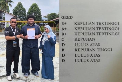 Cikgu Pe Chey (kiri) bersama anaknya, Naqib (tengah) (gambar kiri) selepas mengambil keputusan SPM 2025 baru-baru ini. 