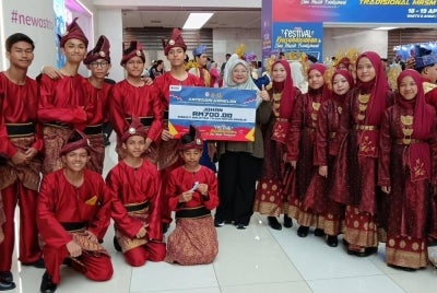 Pasukan Gemersik Cakra MRSM Felda Trolak diumum juara kategori gamelan sempena Festival Keusahawanan dan Seni Muzik Tradisional MRSM Kebangsaan 2026. Foto: Facebook Kelab Muafakat MRSM Malaysia
