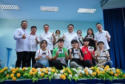 Antara pelajar cemerlang yang menerima imbuhan kewangan sebagai penghargaan atas pencapaian akademik mereka, sekali gus menjadi motivasi untuk terus berusaha mencapai kejayaan lebih gemilang pada masa akan datang. 