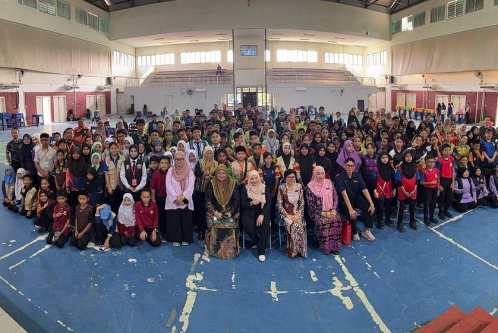 Jelajah Literasi Digital TV PSS Borneo di SMK Pengalat melabuhkan tirainya dengan penuh kejayaan. Para peserta pulang dengan wajah ceria dan pengalaman bermakna.