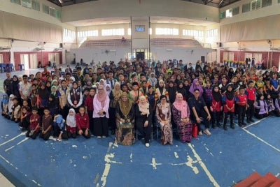 Jelajah Literasi Digital TV PSS Borneo di SMK Pengalat melabuhkan tirainya dengan penuh kejayaan. Para peserta pulang dengan wajah ceria dan pengalaman bermakna.