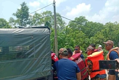 Mayat mangsa ditemui terapung sebelum disedari PBS Saujana Utama yang melakukan pencarian di lokasi terbabit.