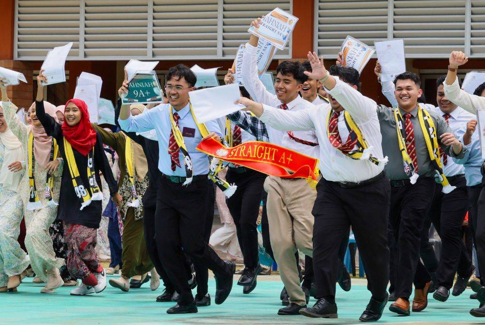 Gelagat pelajar cemerlang SPM 2025 Sekolah Menengah Sains Sultan Mahmud (SESMA) meraikan kejayaan mereka baru - baru ini.