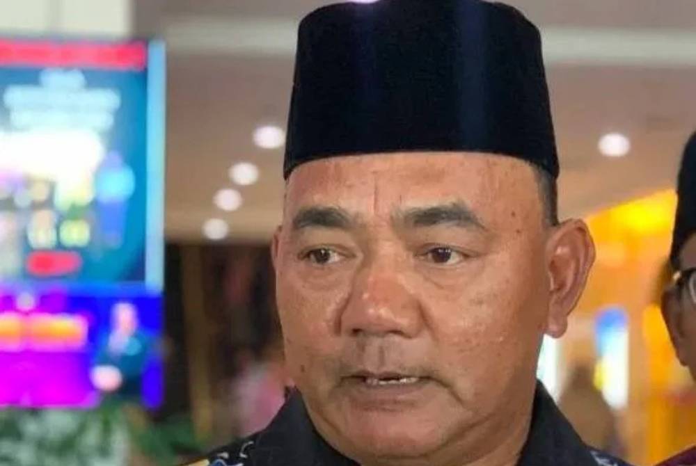 Rahmad berkata, siasatan awal mendapati segelintir ibu bapa tidak berpuas hati dengan tindakan tegas pengetua sekolah berkenaan dalam menangani isu datang lewat dan ponteng sekolah para pelajar. 