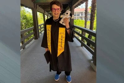 Tahun lalu, King menyambung semula pengajiannya untuk menamatkan ijazah dalam bidang sejarah dan pada Isnin, beliau menamatkan pengajian di California State University di Los Angeles. 