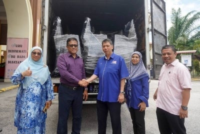 Sumbangan tersebut hadir tepat pada masanya bagi membantu kelancaran proses PdP, selepas sebahagian kemudahan sekolah mengalami kerosakan akibat kejadian tersebut. 