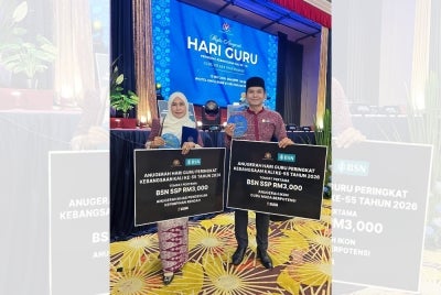 Bagi Suminah (kiri), proses pencalonan bukan sekadar menghantar dokumen, tetapi satu perjalanan intensif yang memerlukan penelitian teliti.