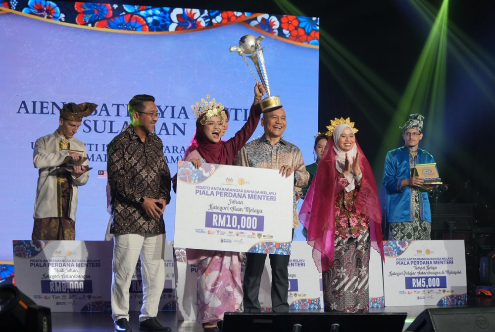 Aiena Batrisya berjaya dinobatkan sebagai juara bagi kategori Alam Melayu di Pertandingan Pidato Antarabangsa Bahasa Melayu 2026