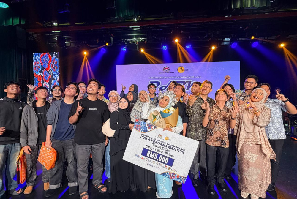 Kawan-kawan, jurulatih dan pensyarah yang sentiasa ada untuk membantu dan menyokong Khairul Nur Ayuni sepanjang PABM 2026