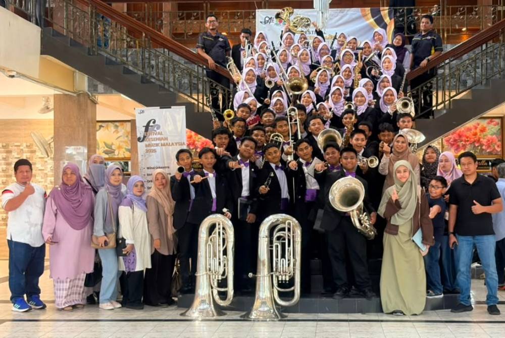 Pasukan yang sering digelar sebagai 'orkestra kampung' itu mempersembahkan lagu Tarian Overture hasil gubahan Yeo Chow Shern dan berjaya memikat hati para juri menerusi persembahan yang penuh bertenaga.