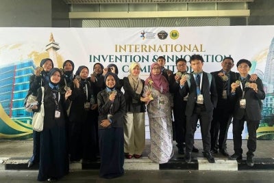 Pasukan yang terdiri daripada 12 pelajar sekolah itu mengharumkan nama negara menerusi penyertaan dalam Innovation World Cup 2026 dan International Invention & Innovation Competition 2026 yang berlangsung di Universitas Negeri Jakarta, Indonesia. 