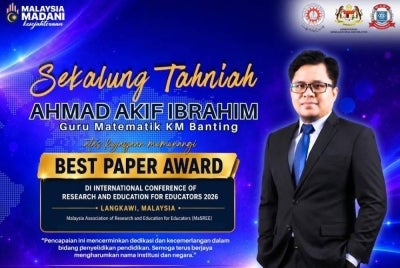 Pencapaian bertaraf antarabangsa itu merupakan bukti nyata dedikasi, komitmen dan kecemerlangan Cikgu Ahmad Akif dalam memajukan bidang penyelidikan pendidikan. Foto: Facebook KMB 