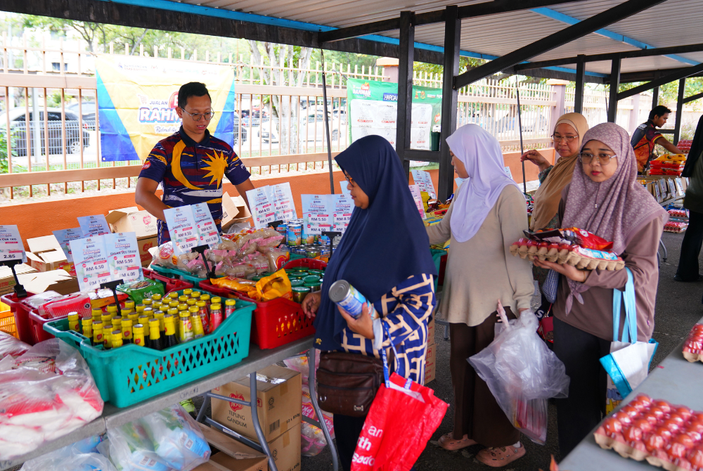 Antara reruai disediakan kepada pengunjung yang hadir pada karnival itu.
