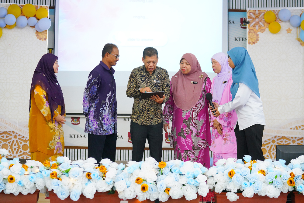 Gimik pelancaran program Karnival Gerontologi Peringkat Kebangsaan di Sekolah Menengah Kebangsaan (SMK) Seksyen 24(2) baru-baru ini.