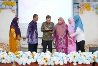 Gimik pelancaran program Karnival Gerontologi Peringkat Kebangsaan di Sekolah Menengah Kebangsaan (SMK) Seksyen 24(2) baru-baru ini.