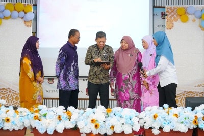 Gimik pelancaran program Karnival Gerontologi Peringkat Kebangsaan di Sekolah Menengah Kebangsaan (SMK) Seksyen 24(2) baru-baru ini.