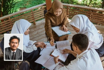 Subjek teras ini bukanlah penghalang kemajuan, sebaliknya ia adalah tiang asas yang membolehkan sistem pendidikan kita melahirkan barisan jurutera, doktor, arkitek, pereka dan pelbagai profesion profesional lain yang bukan sahaja tajam akalnya, tetapi menebal jiwa kebangsaannya. Foto: Canva. Gambar kecil: Ts Ahmad Anwar Safwan 