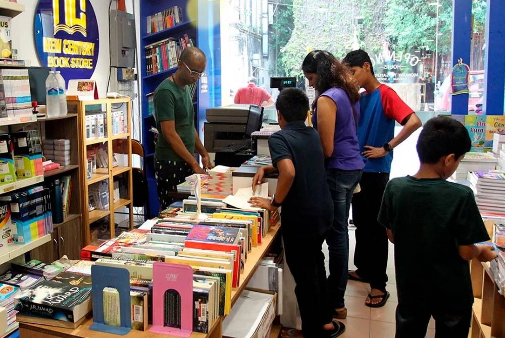 Pelaksanaan semula inisiatif Baucar Buku MADANI 2026 bernilai RM100 yang dibuka untuk penebusan bermula Rabu, mendapat reaksi positif daripada golongan pelajar sekolah menengah. 