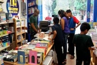 Pelaksanaan semula inisiatif Baucar Buku MADANI 2026 bernilai RM100 yang dibuka untuk penebusan bermula Rabu, mendapat reaksi positif daripada golongan pelajar sekolah menengah. 