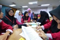 Program memberi pendedahan kepada peserta mengenai teknik komunikasi berkesan, pengucapan awam yang berimpak serta asas pengacaraan majlis bagi membantu membina keyakinan diri dan keterampilan mereka sebagai pemimpin masa depan. 