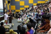 Anwar berucap pada Temu Anwar bersama pelajar-pelajar Institut Pendidikan Guru (IPG) Kampus Pendidikan Teknik di Bandar Enstek.